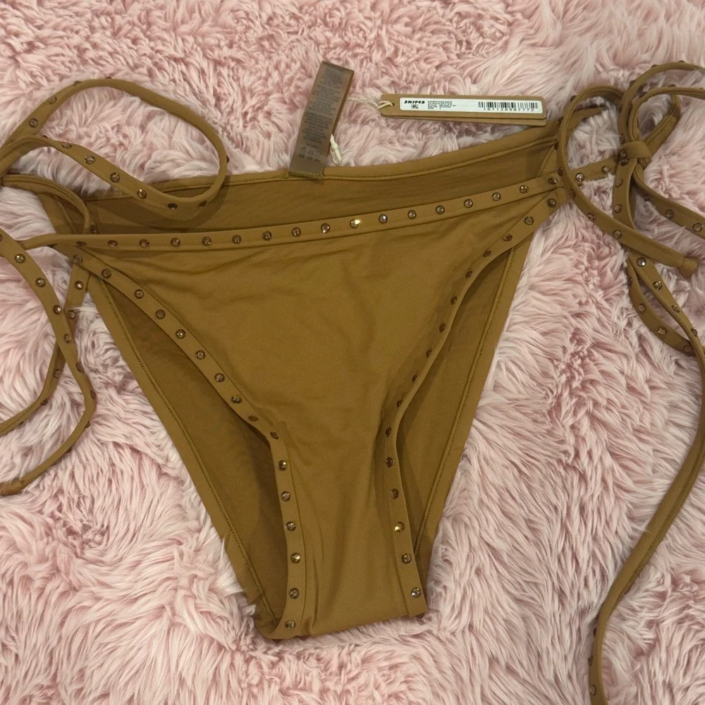 SKIMS BIKINI BOTTOM LARGE ALMOND RHINESTONE STUDDED SUMMER SWIMWEAR VACATION